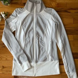 LULULEMON Gray & White Zip down Sweater(6)